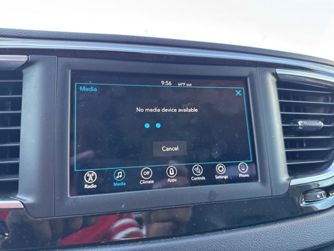 Used 2018 Chrysler Pacifica Touring-L image 19