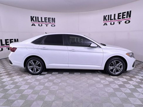 Used 2023 Volkswagen Jetta SE image 8