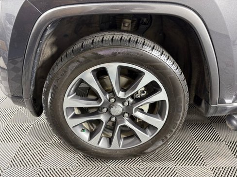 Used 2017 Jeep Grand Cherokee Overland image 11