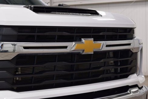 Used 2024 Chevrolet Silverado 3500 LT image 5