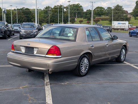 Used 2002 Ford Crown Victoria image 6