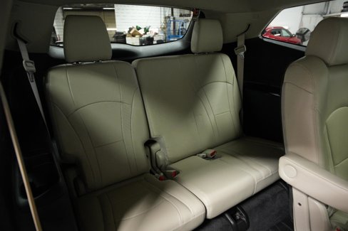 Used 2020 Buick Enclave Essence w/ LPO, Luxury Package image 16