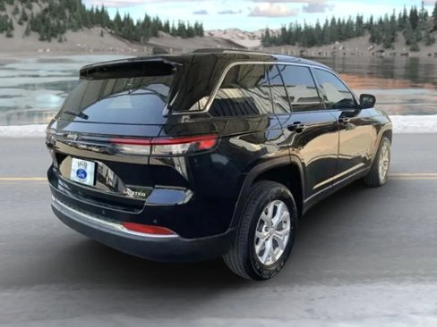Used 2023 Jeep Grand Cherokee Limited image 18