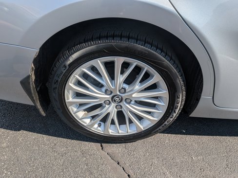 Used 2018 Toyota Camry XLE image 10
