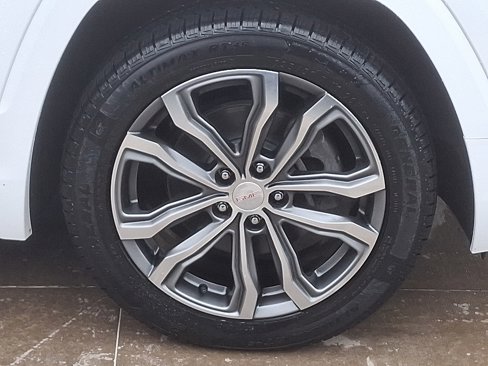 Used 2019 GMC Terrain Denali w/ Advanced Safety Package image 8