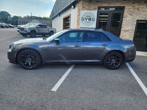 Used 2019 Chrysler 300 Touring w/ Sport Appearance Package image 2