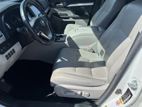 Used 2017 Toyota Highlander XLE image 5