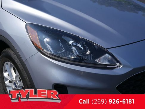 Used 2022 Ford Escape SE w/ Cold Weather Package image 10
