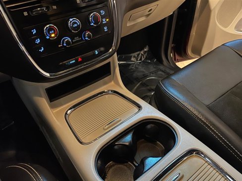 Used 2019 Dodge Grand Caravan SXT image 25