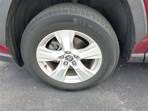 Used 2021 Toyota RAV4 XLE image 8