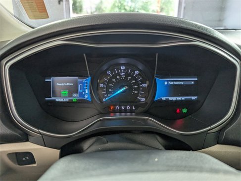 Used 2017 Ford Fusion SE image 28