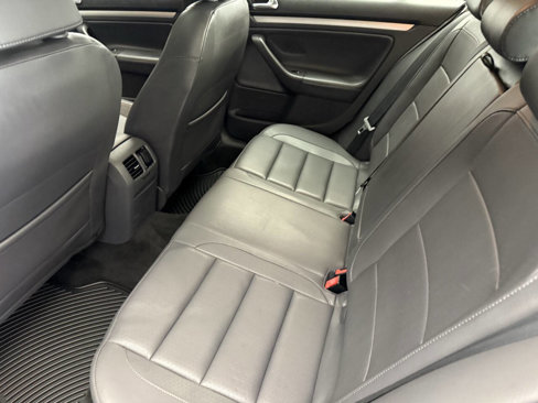 Used 2009 Volkswagen Jetta SE image 16