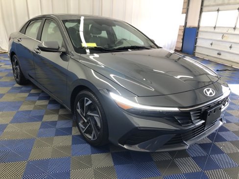 Used 2025 Hyundai Elantra SEL image 5