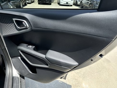 Used 2023 Kia Soul LX w/ LX Technology Package image 17