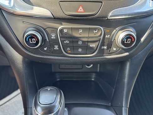 Used 2020 Chevrolet Equinox LT w/ Driver Convenience Package image 17