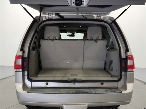 Used 2017 Lincoln Navigator Select image 33