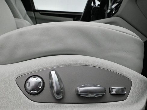 Certified 2025 Porsche Macan image 15