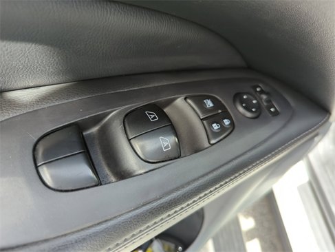 Used 2020 Nissan Pathfinder SV image 26