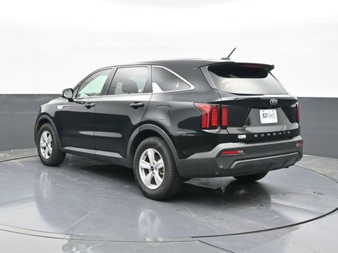 Used 2021 Kia Sorento LX image 9