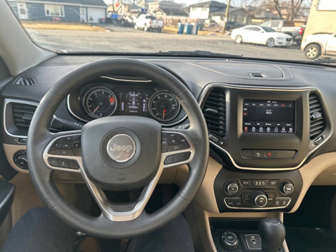 Used 2019 Jeep Cherokee Latitude w/ Popular Appearance Group image 14