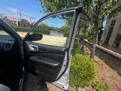 Used 2018 Nissan Pathfinder SV w/ SV Tech Package image 25