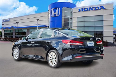 Used 2018 Kia Optima LX w/ 17" Alloy Wheels Package image 4