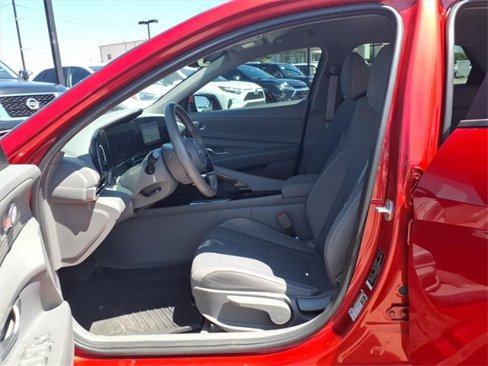 Used 2023 Hyundai Elantra SEL w/ Convenience Package image 12