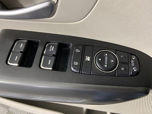 Used 2017 Kia Sedona LX w/ LX Essentials Premium Package image 20