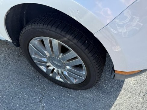Used 2010 Lincoln MKX FWD image 9