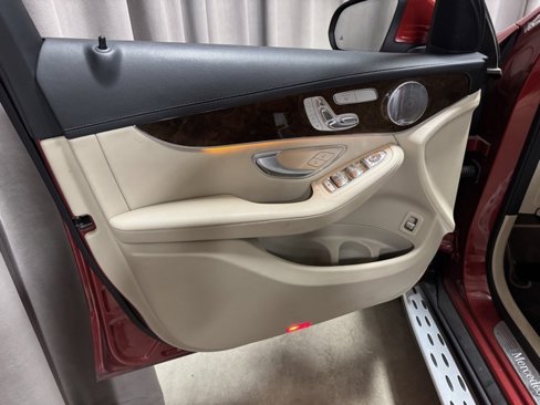 Used 2017 Mercedes-Benz GLC 300 4MATIC image 13