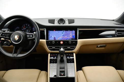 Used 2025 Porsche Macan image 21