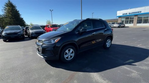 Used 2017 Chevrolet Trax LT w/ LT Convenience Package image 4