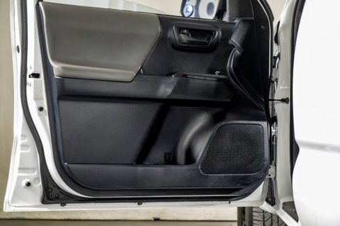 Used 2018 Toyota Tacoma SR image 30