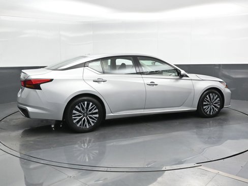 Used 2023 Nissan Altima 2.5 SL image 3