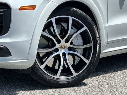 Used 2019 Porsche Cayenne Turbo image 14