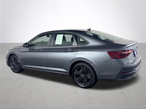 Certified 2024 Volkswagen Jetta SE image 9