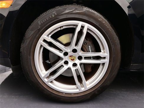 Certified 2021 Porsche Macan image 6