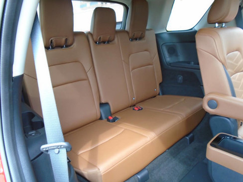 Used 2023 Nissan Pathfinder Platinum image 13