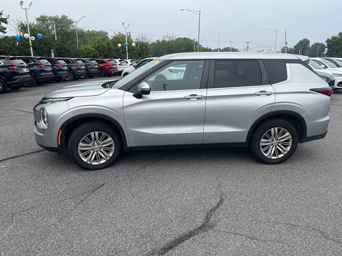 Used 2022 Mitsubishi Outlander ES image 2