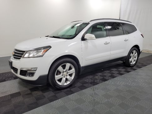 Used 2017 Chevrolet Traverse LT w/ Style and Technology Package image 2
