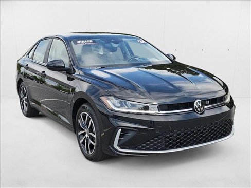 Certified 2025 Volkswagen Jetta SE image 4