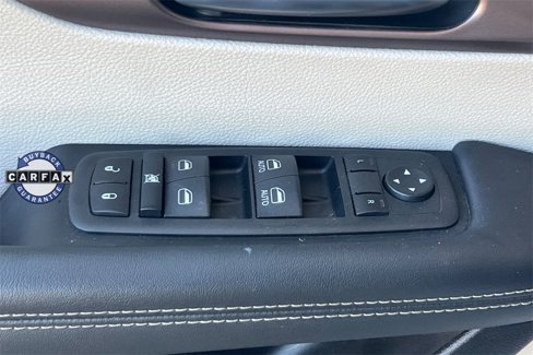 Used 2023 Chrysler Voyager LX image 16