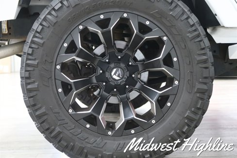 Used 2017 Jeep Wrangler Unlimited Sahara w/ Connectivity Group image 23