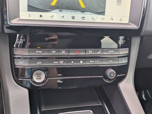 Used 2020 Jaguar F-PACE Premium image 16
