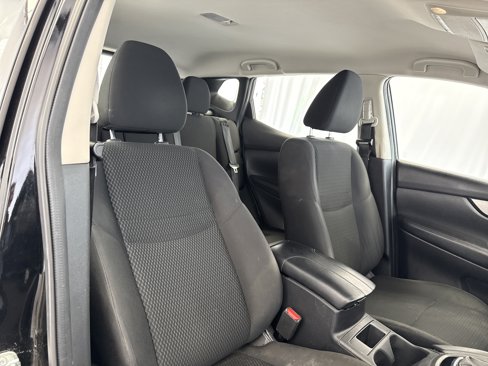 Used 2021 Nissan Rogue Sport S image 11