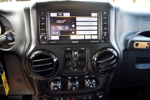 Used 2014 Jeep Wrangler Unlimited Sahara image 21
