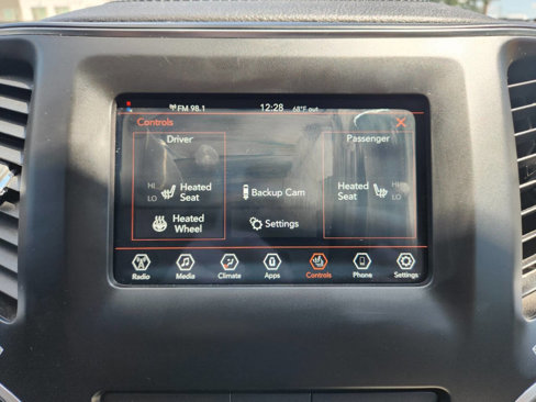 Used 2019 Jeep Cherokee Latitude w/ Cold Weather Group image 22