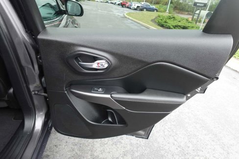 Used 2020 Jeep Cherokee Limited image 26