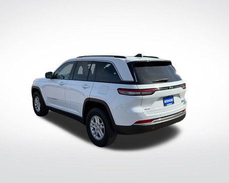 Used 2023 Jeep Grand Cherokee Laredo image 7