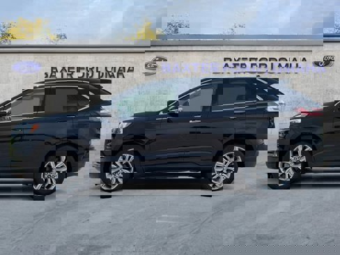 Certified 2022 Ford Edge Titanium image 2